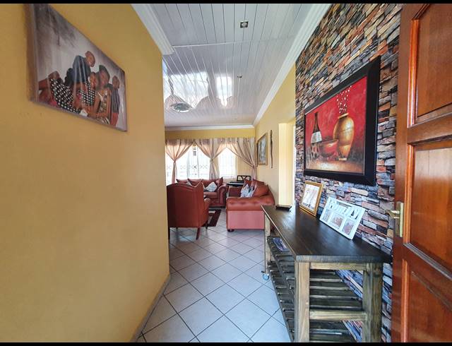3 BEDROOM TOWNHOUSE FOR SALE IN WATERVAL EAST